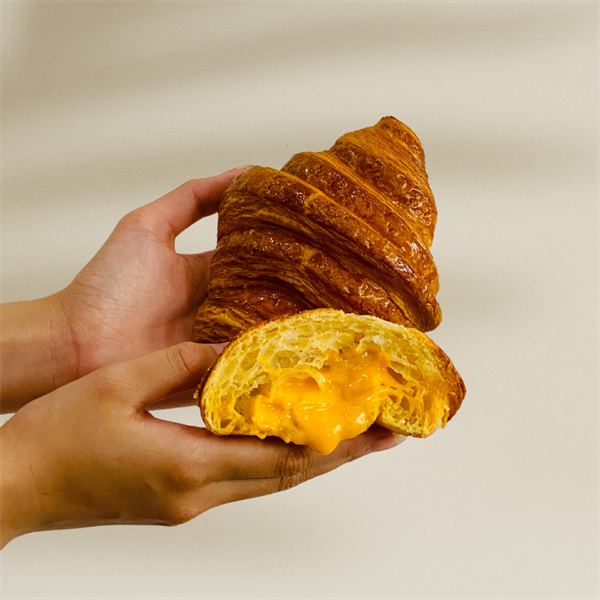 Bánh sừng bò nhân trứng muối đông lạnh BNSG (150gram)