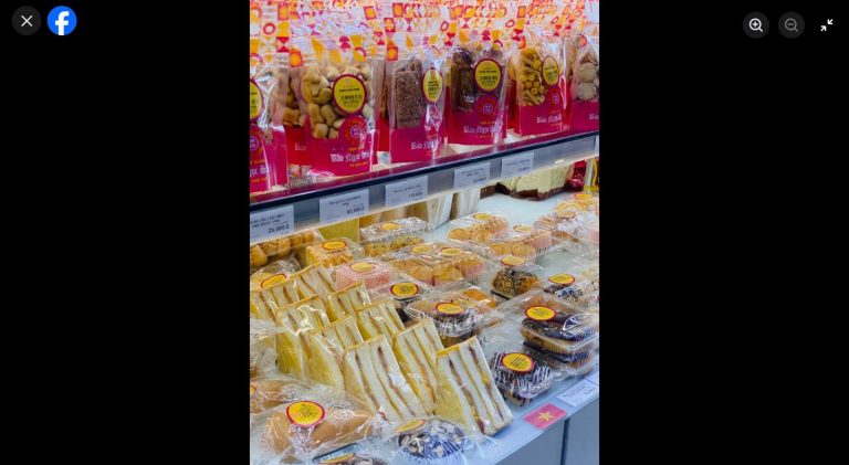Tủ b&aacute;nh trưng b&agrave;y đa dạng b&aacute;nh sạch b&aacute;nh ngon tại Bảo Ngọc S&agrave;i G&ograve;n